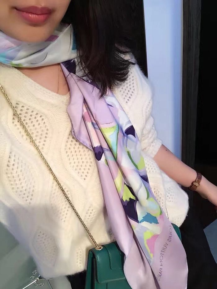 Louis Vuitton Scarf LVS00171